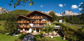 Отель Hotel Stefaner  Тирес